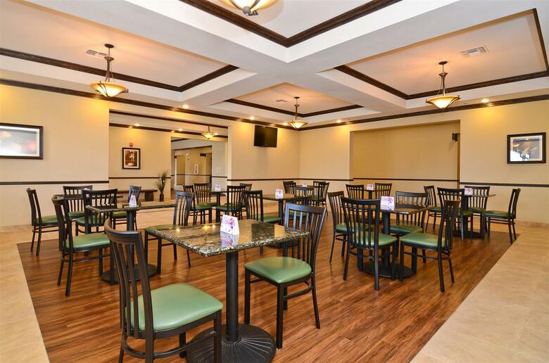 Hotel Best Western Plus Emory At Lake Fork Inn & Suites