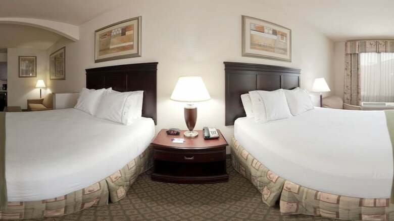 Holiday Inn Express Hotel & Suites Corsicana