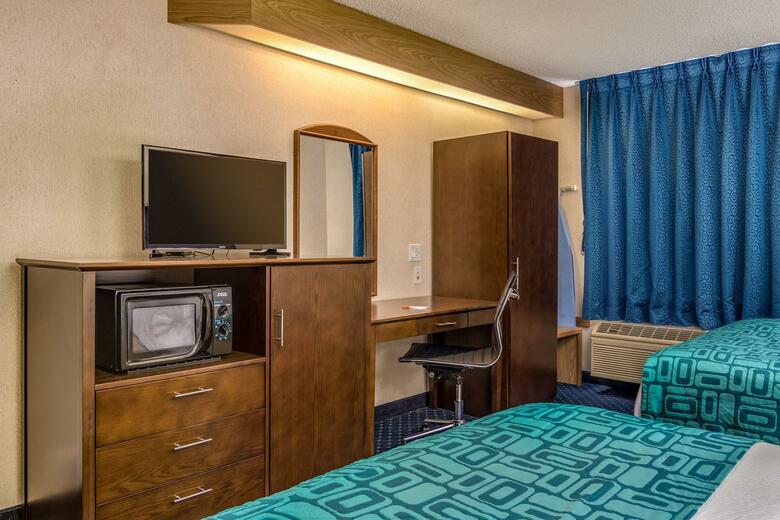 Hotel Howard Johnson Inn And Suites By Vancouver Mall