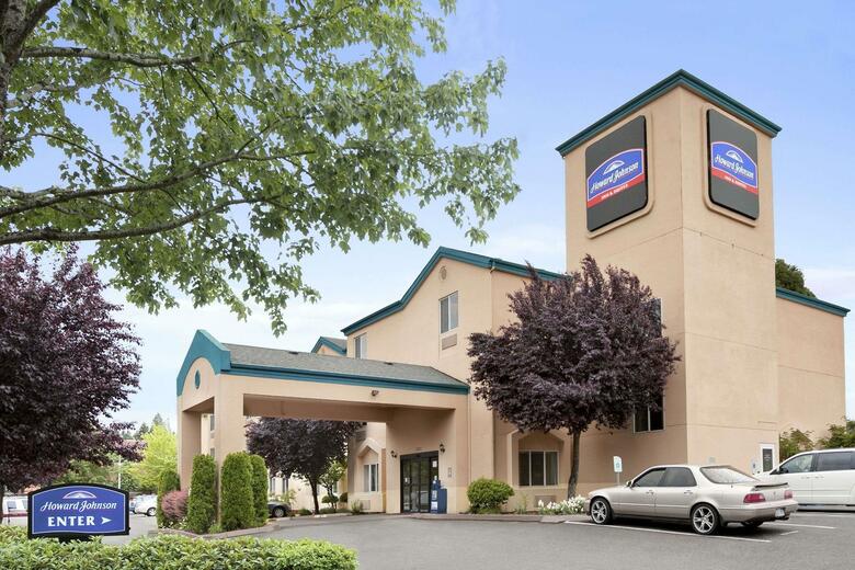 Hotel Howard Johnson Inn And Suites By Vancouver Mall