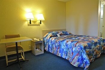 Motel 6 Everett South