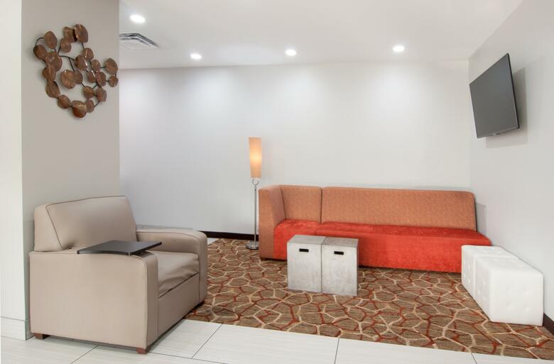 Holiday Inn Express Hotel & Suites Spence Lane