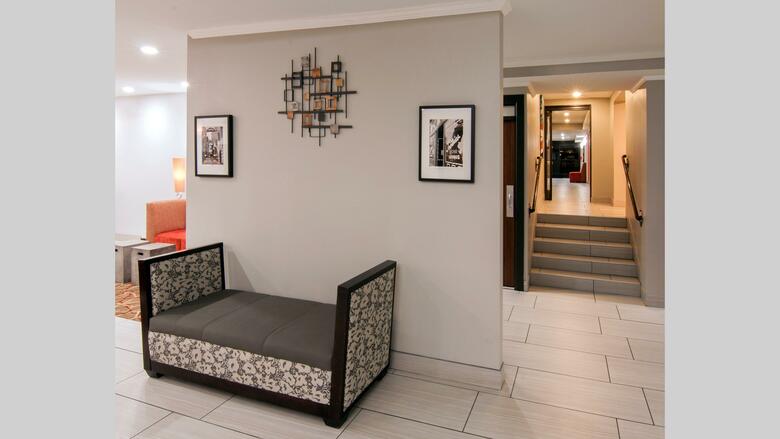 Holiday Inn Express Hotel & Suites Spence Lane