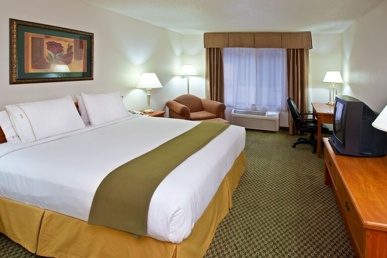 Holiday Inn Express Hotel & Suites