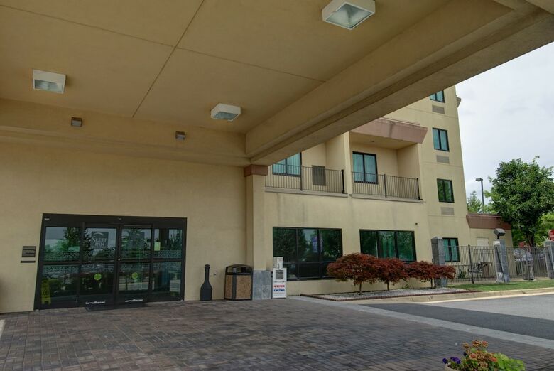 Hotel Sleep Inn & Suites