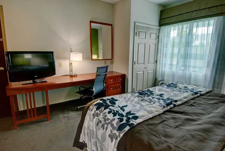 Hotel Sleep Inn & Suites
