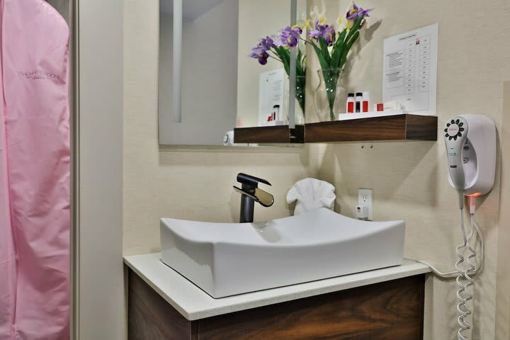 Coast Medicine Hat Hotel