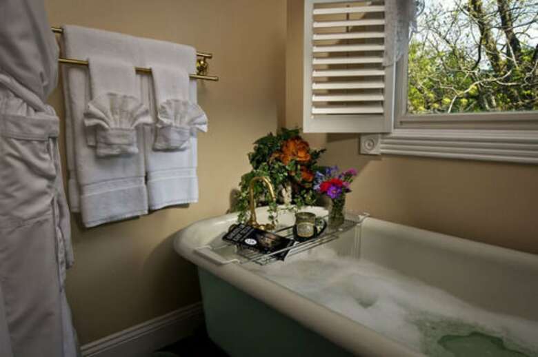 White Oak Manor Bed & Breakfast