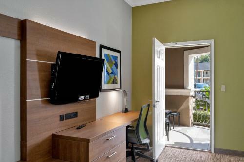Holiday Inn Express Hotel & Suites Lufkin South