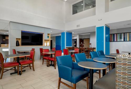 Holiday Inn Express Hotel & Suites Lufkin South