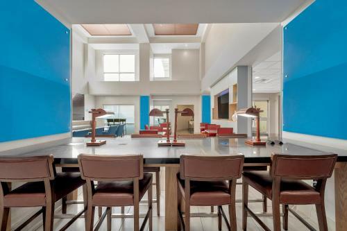 Holiday Inn Express Hotel & Suites Lufkin South