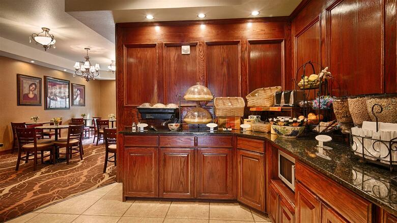 Hotel Best Western Plus Crown Colony Inn & Suites