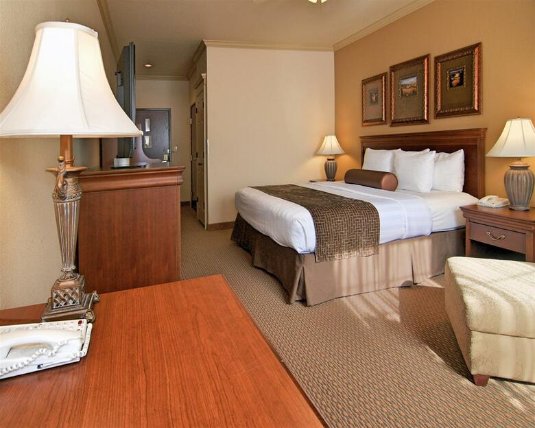Hotel Best Western Plus Crown Colony Inn & Suites