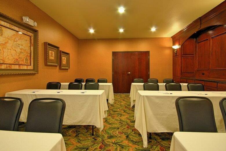 Hotel Best Western Plus Crown Colony Inn & Suites
