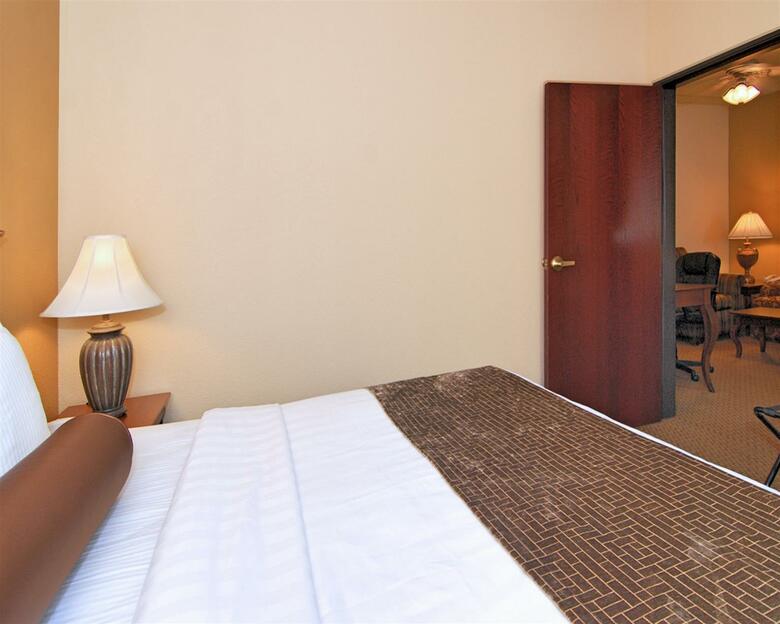 Hotel Best Western Plus Crown Colony Inn & Suites