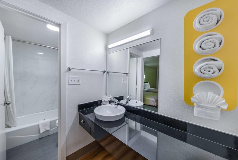 Motel 6 Dallas - Plano Northeast
