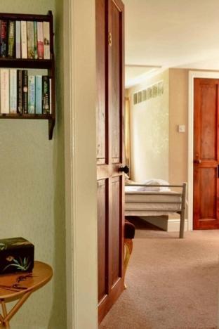 Bed & Breakfast Fitzwarine House