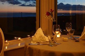 Hostal The Cliff House Hotel