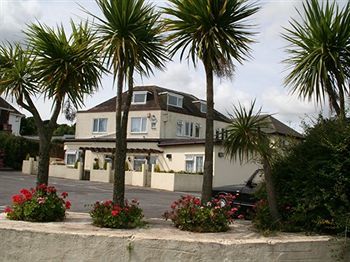 Crossways & Sea View Holiday Apartments