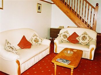 Crossways & Sea View Holiday Apartments