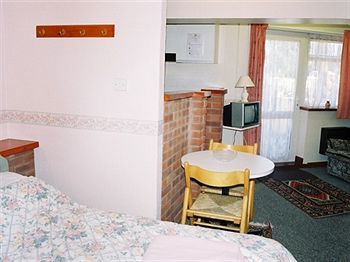 Crossways & Sea View Holiday Apartments