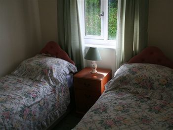 Crossways & Sea View Holiday Apartments