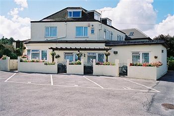 Crossways & Sea View Holiday Apartments