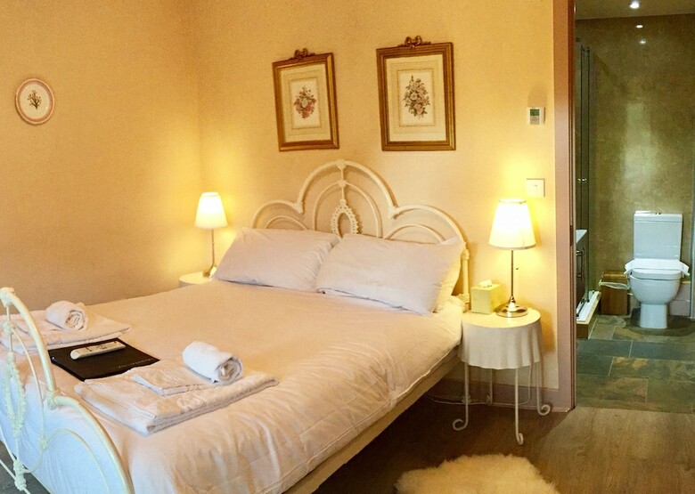Hotel Thatched Cottage