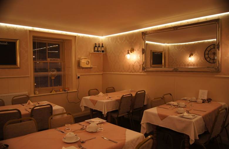 Hostal The Crown Hotel