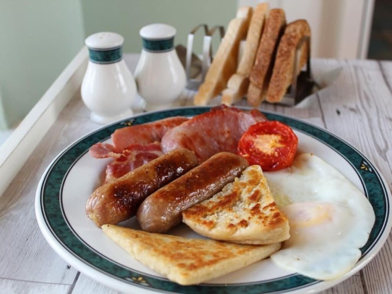 Bed & Breakfast Carnalbanagh House