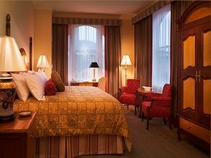 Hotel Golden Lustre