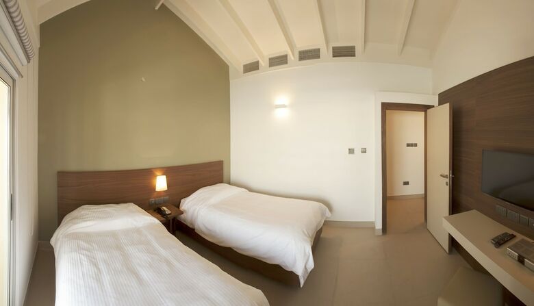 Al Bander Hotel & Resort