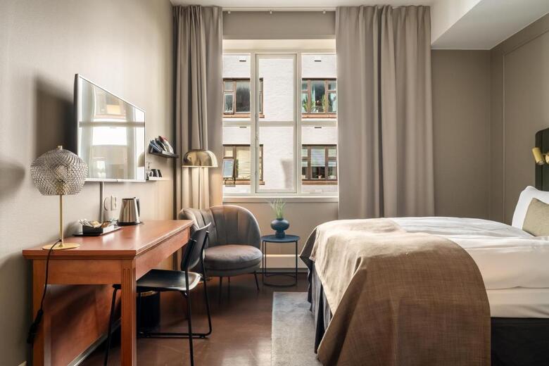 Hotel First Marin