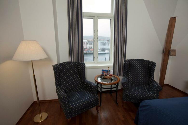 Hotel First Marin