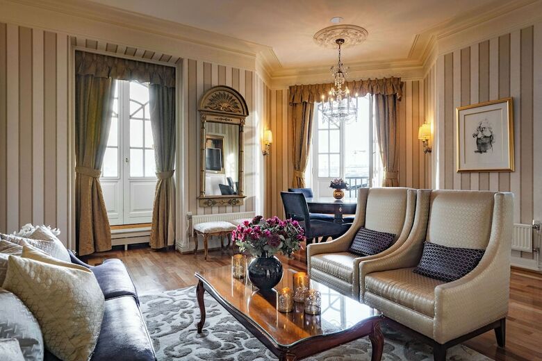 Grand Hotel