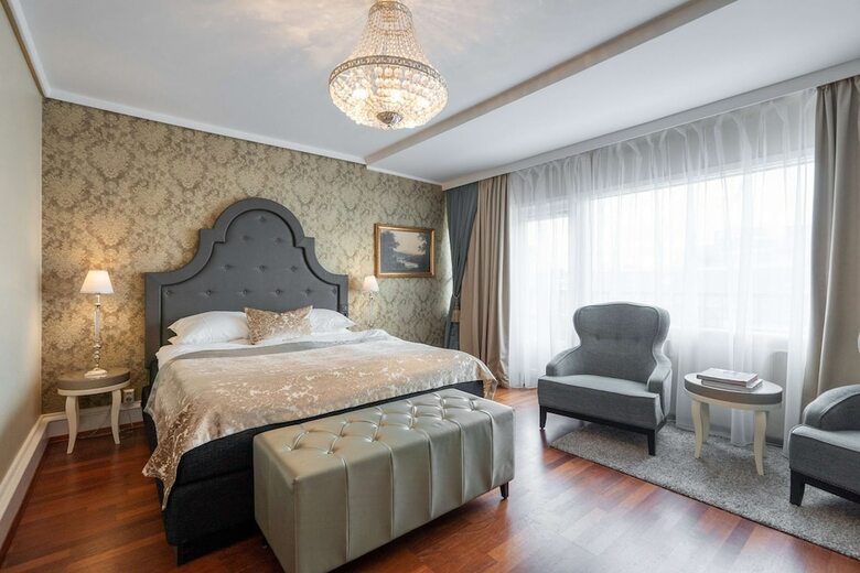 Grand Hotel