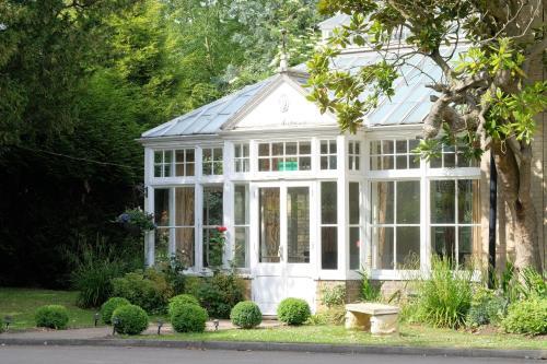 Woodland Manor Hotel