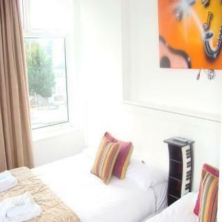 Bonnington Beach Hotel