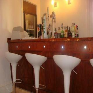 Bonnington Beach Hotel
