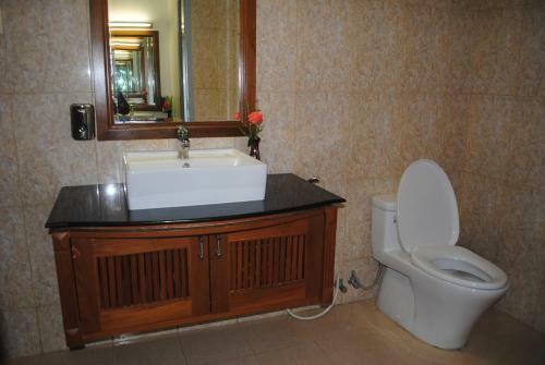 Hotel Myitkyina Palm Spring Resort