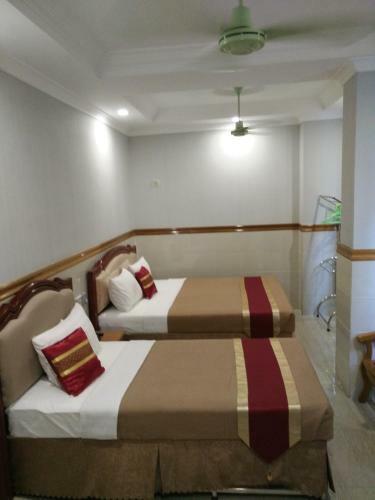 Nylon Hotel