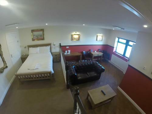 Golden Ball Hotel