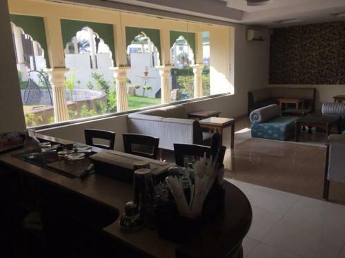 Hotel Shiva Oasis Resort
