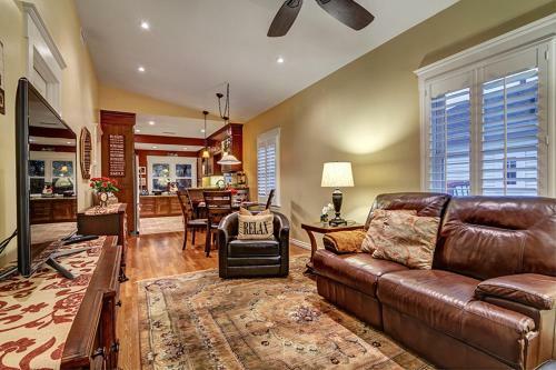 Hillcrest House Bed & Breakfast