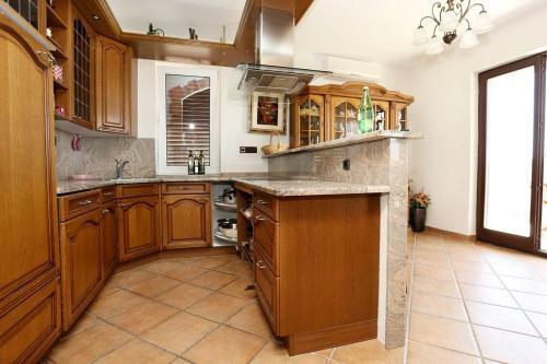Hostal Apartments And Rooms With Parking Space Duce (omis) - 10303