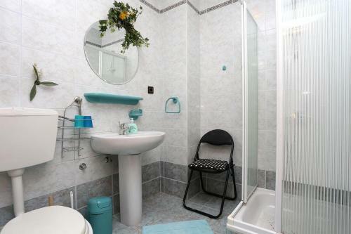Hostal Apartments And Rooms With Parking Space Duce (omis) - 10303
