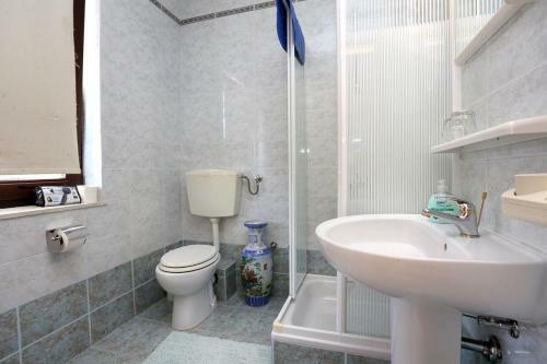 Hostal Apartments And Rooms With Parking Space Duce (omis) - 10303
