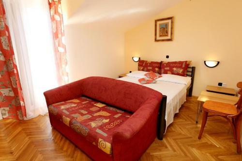 Hostal Apartments And Rooms With Parking Space Duce (omis) - 10303