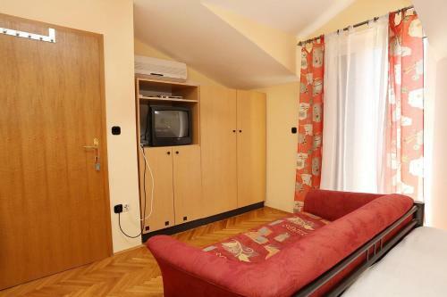 Hostal Apartments And Rooms With Parking Space Duce (omis) - 10303