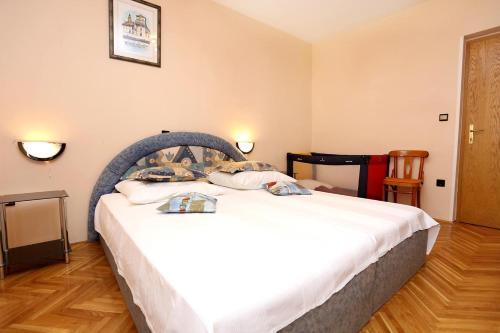 Hostal Apartments And Rooms With Parking Space Duce (omis) - 10303